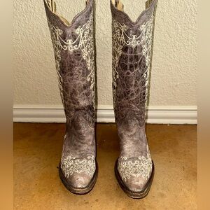 Corral boots